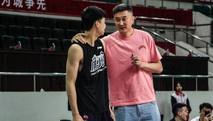 广东男篮惨败！焦泊乔正式亮相，徐杰24分，杜锋遭遇质疑
