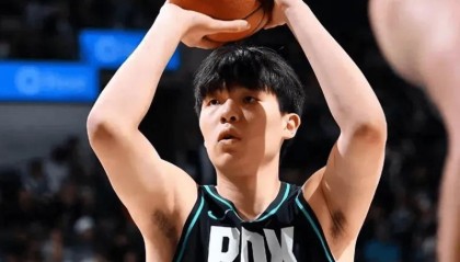 开云体育下载-杨瀚森这是咋了？6分钟挂0，三分仍打铁，正负值-11，G联赛锻炼吧