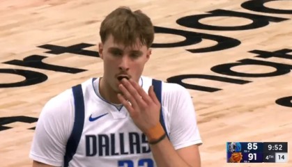 开云官网-弗拉格抱怨裁判未吹哨：防守球员狠狠地打中了我的嘴巴