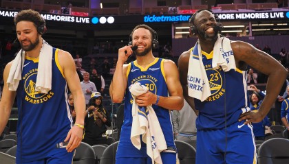 开云体育官网-10年前的今天：勇士取得跨赛季主场54连胜 创造NBA历史纪录