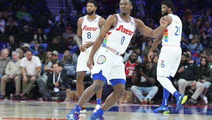 开云体育官网-一个准得都没有？半场马克西12中3&amp;恩比德10中3&amp;乔治8中2