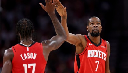 开云体育下载-杜兰特全联盟最稳之一，伊森谢泼德全面回暖，乌度卡改变策略凑效|投篮|火箭|凯文·杜兰特|尼克斯|NBA常规赛_新浪新闻