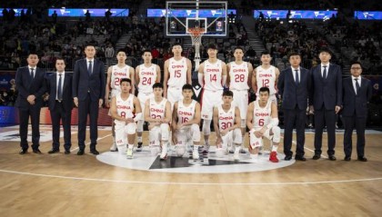 开云下载-中国男篮缺少高水平比赛历练 两战澳洲体会差距