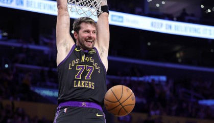 开云体育下载-东契奇谈最后的扣篮：我的头差点碰筐 我觉得我碰到了|克利夫兰骑士队|卢卡-东契奇|洛杉矶湖人队|nba|篮板_新浪体育_新浪新闻