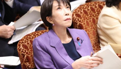 中国通告全球对日下禁令，日本威胁反击，高市早苗手上仅剩一张牌