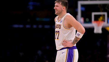 开云官网-东契奇场均33.7分登顶得分榜，创队史近二十年科比后最高纪录