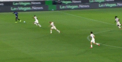 1633295108150081464.gif 1022.gif